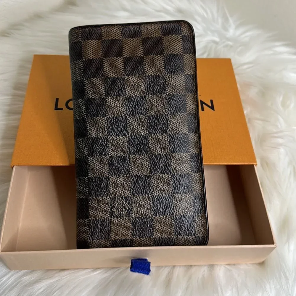 💯 Authentic Damier Ebene Zipped Long Wallet 🍀